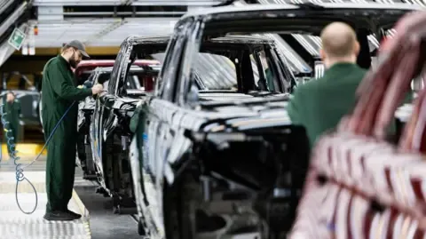 Jaguar Land Rover Supply Chain Staff Reportedly Instructed to Register for Government Benefits, Labor Group Claims